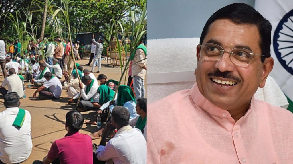 Image of farmers with Prahlad joshi